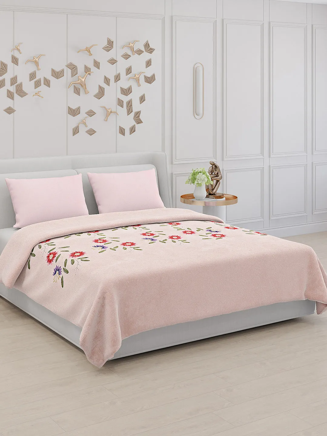 115 GSM Polyester Double Bed Bedsheet with 2 Pillow Covers