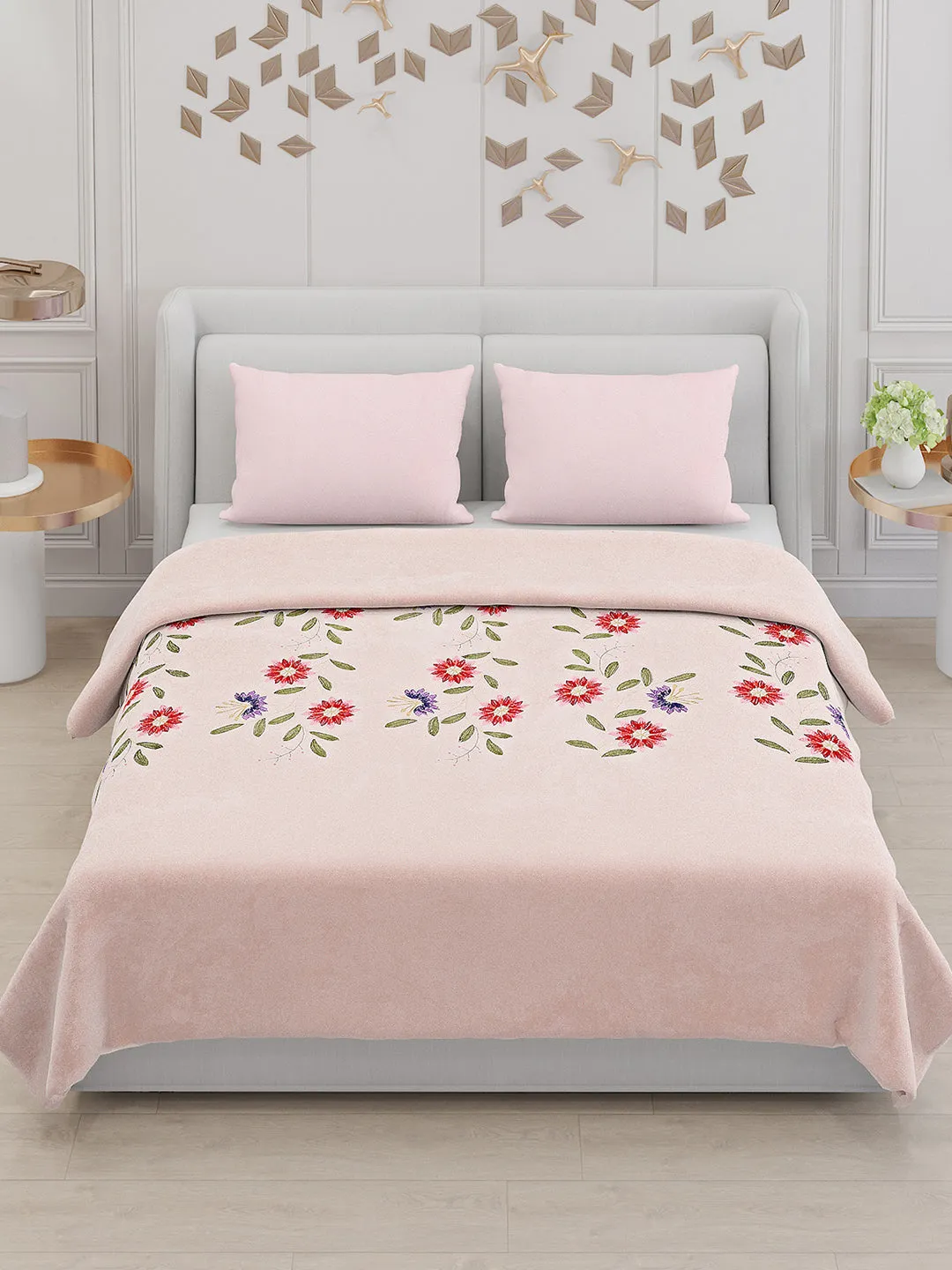 115 GSM Polyester Double Bed Bedsheet with 2 Pillow Covers