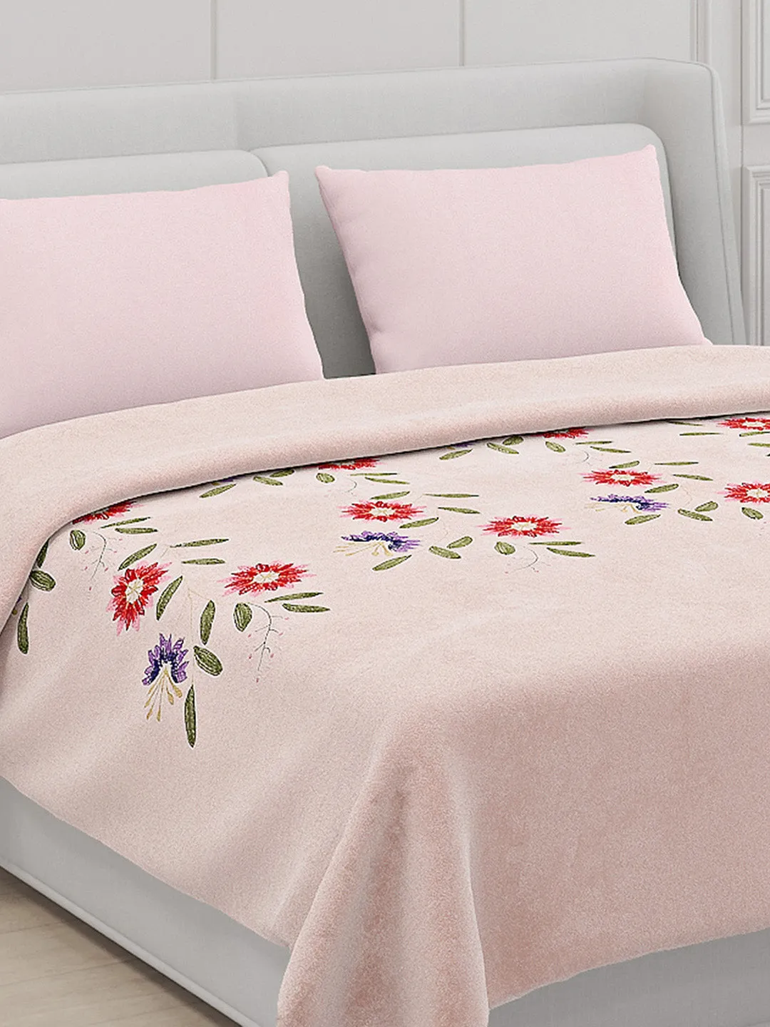 115 GSM Polyester Double Bed Bedsheet with 2 Pillow Covers