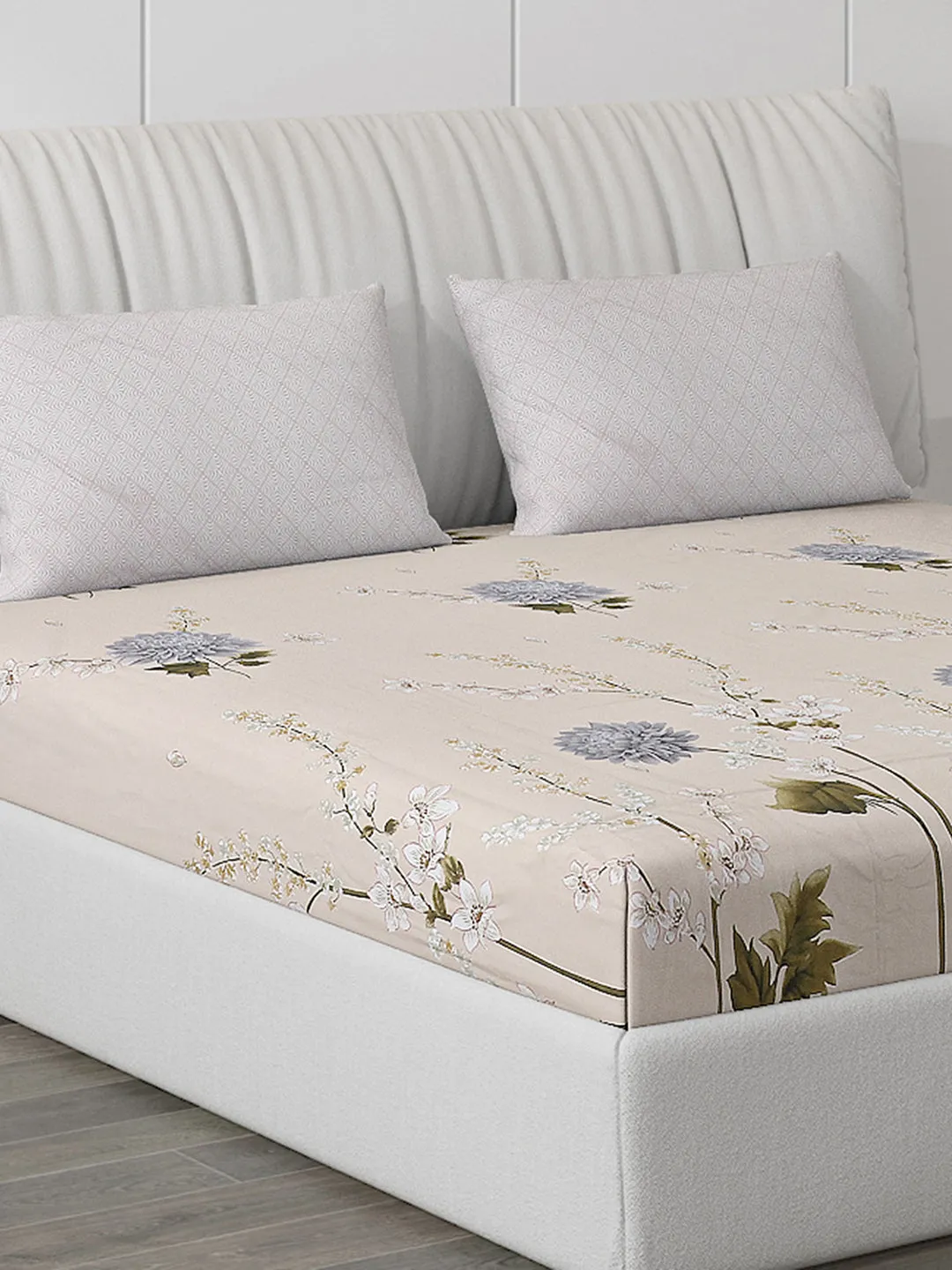 130 GSM Polyester Double Bed Bedsheet with 2 Pillow Covers