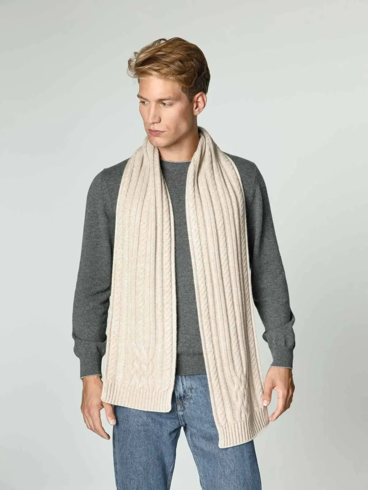 Knitted scarf in a beige tone