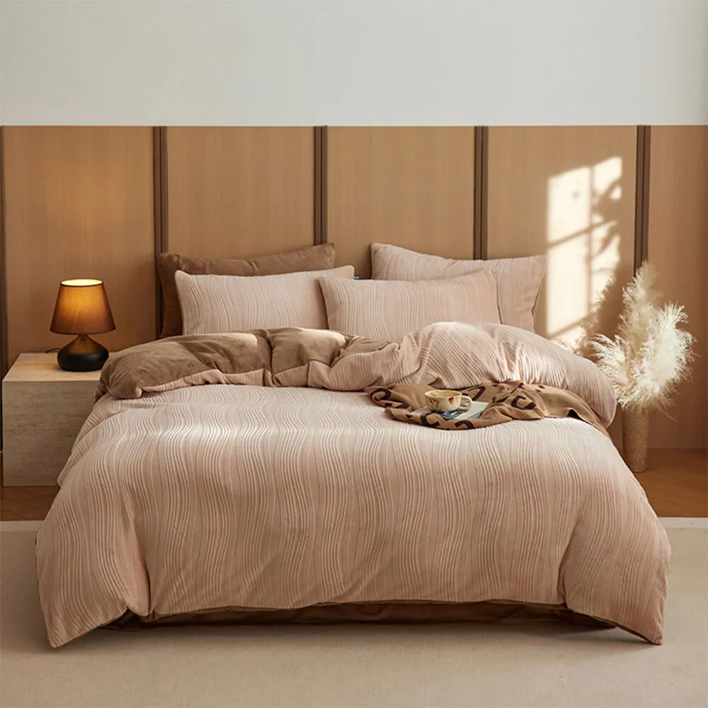 Minimalist Wavy Line Warm Milk Velvet Bed Sheet Set